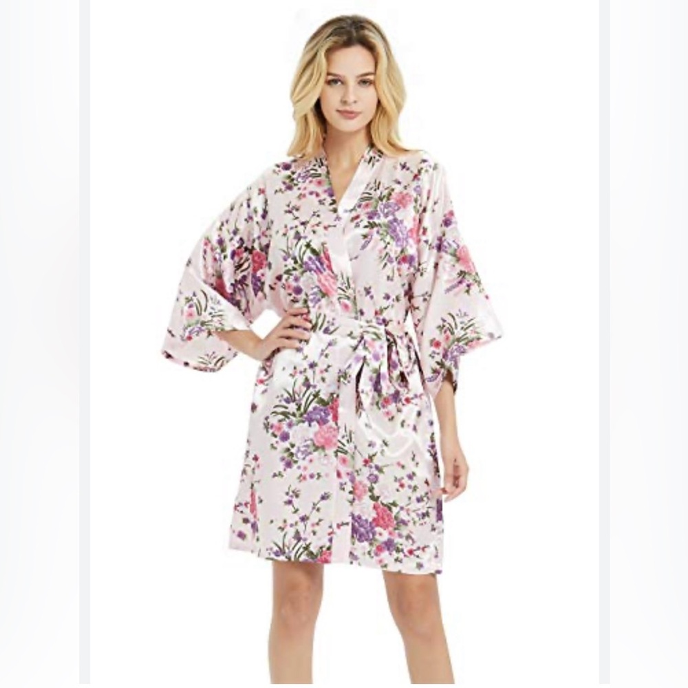 Floral Satin Like Kimono Robe. In EUC. Size L